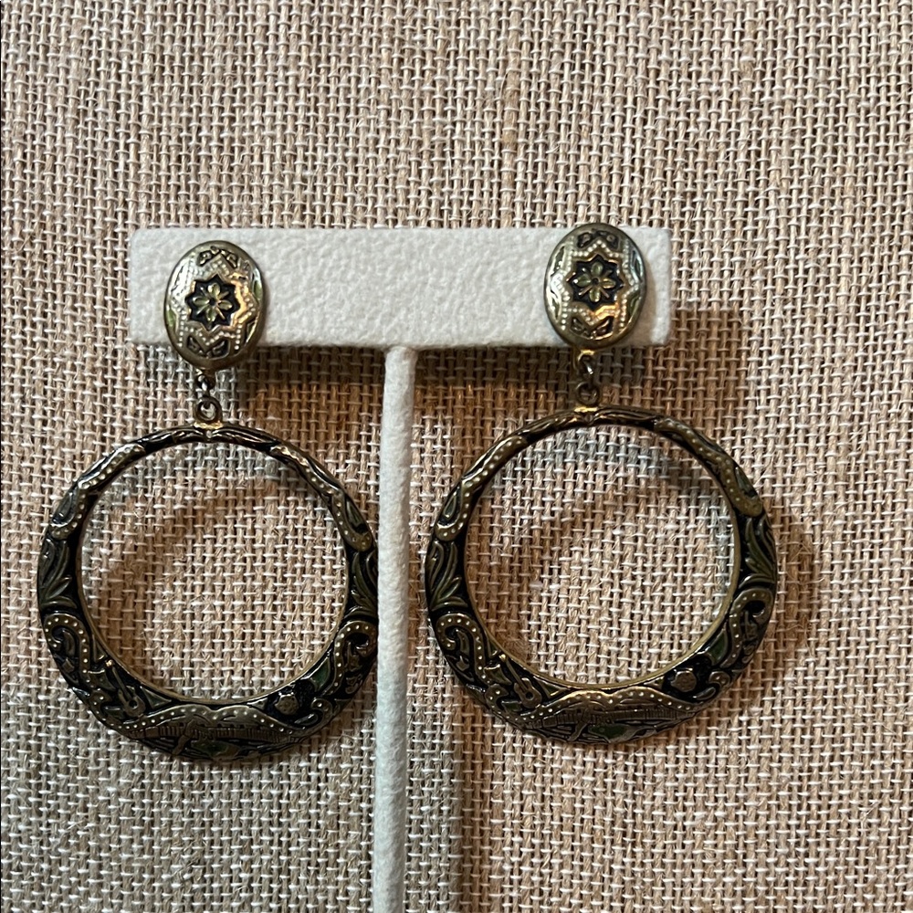 Elegant Gold-Tone Hoop Earrings